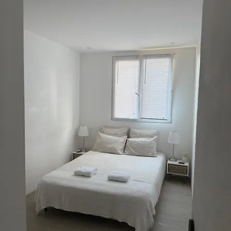 Location Proche De Toute Commodites A 1 Minute Du Tramway Et A 9 Min De Centre Et Parking Gratuit Dans Privee Ubytování v soukromí Nice