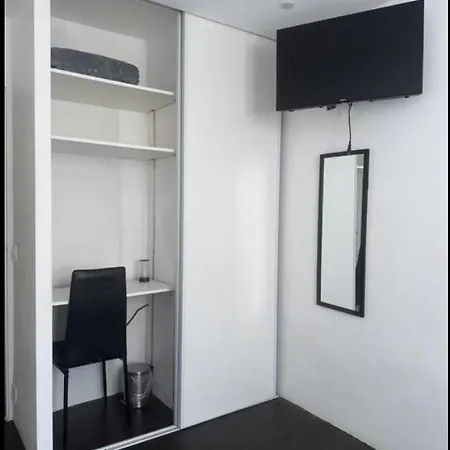 Pansiyon Location Proche De Toute Commodites A 1 Minute Du Tramway Et A 9 Min De Centre Et Parking Gratuit Dans Privee Nice