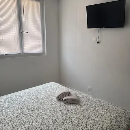 Homestay szállás Location In Private Security With Free Parking, 1 Minute From Tramway, 9 Minutes From The Center, Accessible Transports Nizza