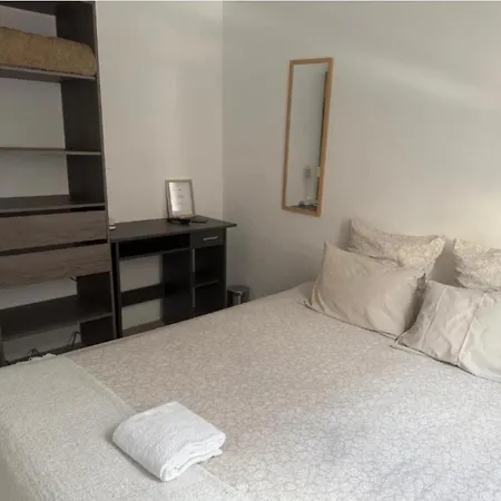 Location In Private Security With Free Parking, 1 Minute From Tramway, 9 Minutes From The Center, Accessible Transports Séjour chez l'habitant