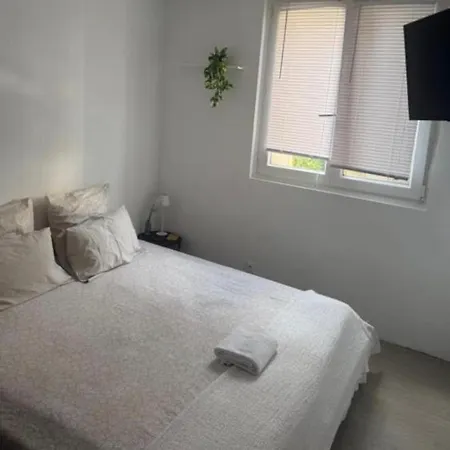 Location In Private Security With Free Parking, 1 Minute From Tramway, 9 Minutes From The Center, Accessible Transports * Niza